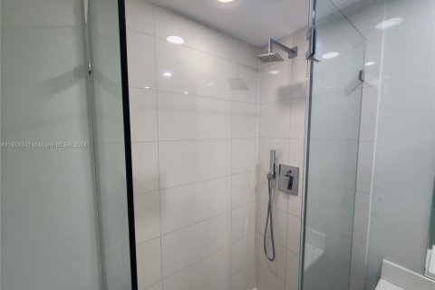 Condo in Miami, Florida, 2 bedrooms  № 1744045 - photo 16