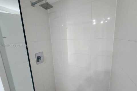 Condo in Miami, Florida, 2 bedrooms  № 1744045 - photo 7