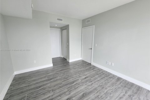 Condo in Miami, Florida, 2 bedrooms  № 1744045 - photo 10