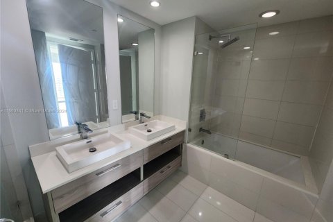 Condo in Miami, Florida, 2 bedrooms  № 1744045 - photo 14