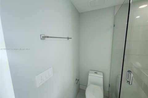 Condo in Miami, Florida, 2 bedrooms  № 1744045 - photo 13