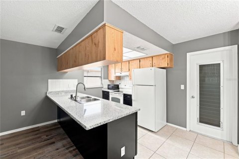 House in New Port Richey, Florida 3 bedrooms, 148.18 sq.m. № 2198858 - photo 17