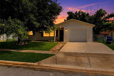 House in New Port Richey, Florida 3 bedrooms, 148.18 sq.m. № 2198858