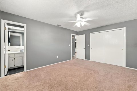 House in New Port Richey, Florida 3 bedrooms, 148.18 sq.m. № 2198858 - photo 28