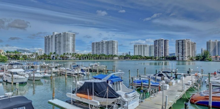 Condo à Aventura, Floride, 2 chambres № 1857408