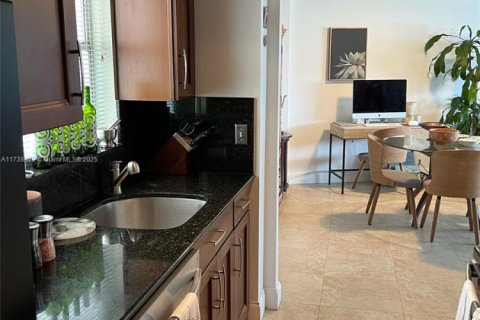 Condominio en venta en Miami Beach, Florida, 2 dormitorios, 87.33 m2 № 1875187 - foto 23