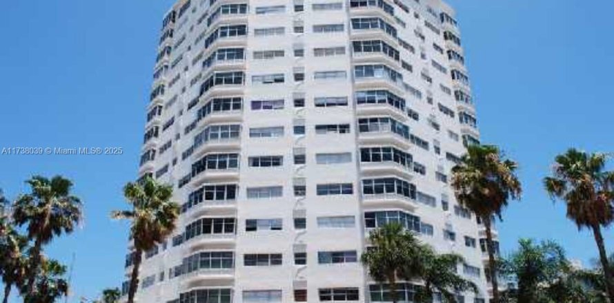 Condominio en Miami Beach, Florida, 2 dormitorios  № 1875187