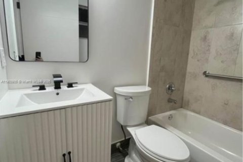 Villa ou maison à vendre à Sunrise, Floride: 2 chambres, 86.86 m2 № 1954823 - photo 12