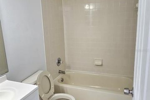 Adosado en alquiler en Brandon, Florida, 2 dormitorios, 107.67 m2 № 1723423 - foto 18