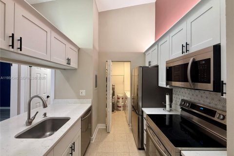 Casa en alquiler en Sunrise, Florida, 2 dormitorios, 88.63 m2 № 2009114 - foto 2