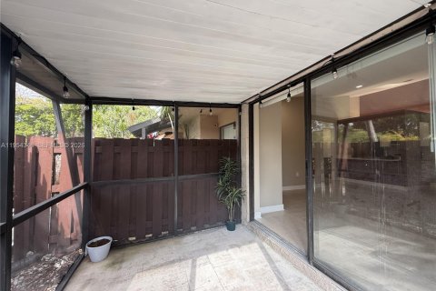 Casa en alquiler en Sunrise, Florida, 2 dormitorios, 88.63 m2 № 2009114 - foto 15