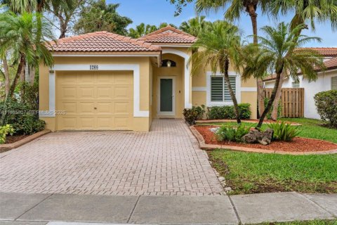 House in Pembroke Pines, Florida 3 bedrooms, 131.55 sq.m. № 2066081 - photo 2