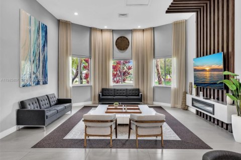 House in Pembroke Pines, Florida 3 bedrooms, 131.55 sq.m. № 2066081 - photo 25