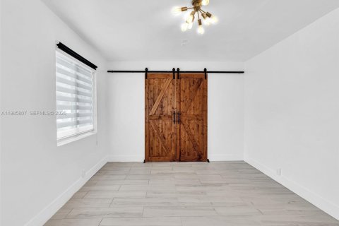 House in Pembroke Pines, Florida 3 bedrooms, 131.55 sq.m. № 2066081 - photo 16