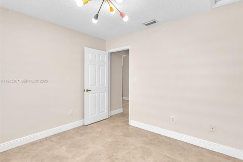House in Pembroke Pines, Florida 3 bedrooms, 131.55 sq.m. № 2066081 - photo 15