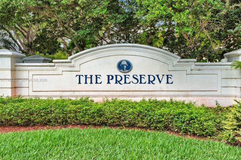 House in Pembroke Pines, Florida 3 bedrooms, 131.55 sq.m. № 2066081