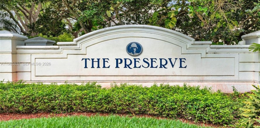 House in Pembroke Pines, Florida 3 bedrooms, 131.55 sq.m. № 2066081