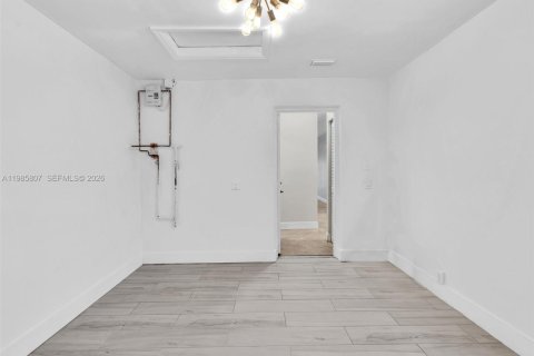 House in Pembroke Pines, Florida 3 bedrooms, 131.55 sq.m. № 2066081 - photo 17