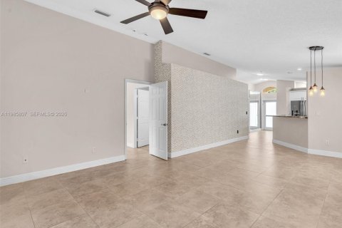 House in Pembroke Pines, Florida 3 bedrooms, 131.55 sq.m. № 2066081 - photo 6
