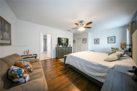 House in Homestead, Florida 5 bedrooms, 221.11 sq.m. № 1953140 - photo 17