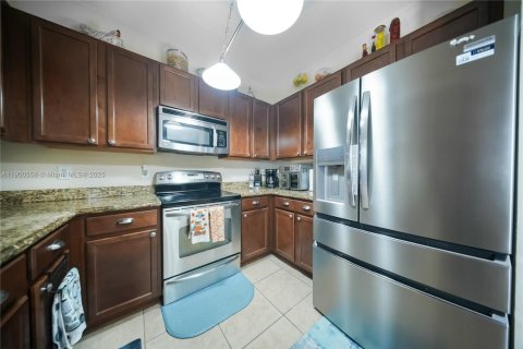 House in Homestead, Florida 5 bedrooms, 221.11 sq.m. № 1953140 - photo 4