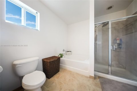 House in Homestead, Florida 5 bedrooms, 221.11 sq.m. № 1953140 - photo 20