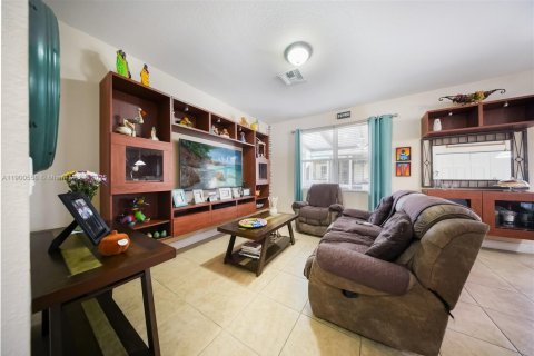 House in Homestead, Florida 5 bedrooms, 221.11 sq.m. № 1953140 - photo 7