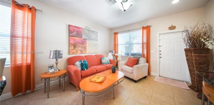 House in Homestead, Florida 5 bedrooms, 221.11 sq.m. № 1953140