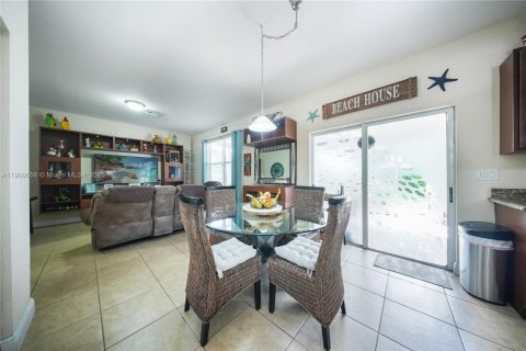 House in Homestead, Florida 5 bedrooms, 221.11 sq.m. № 1953140 - photo 6