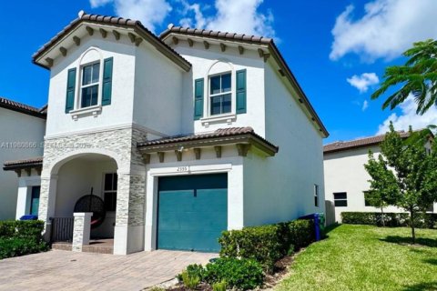 Adosado en Miami, Florida 3 dormitorios, 157.47 m2 № 2044156