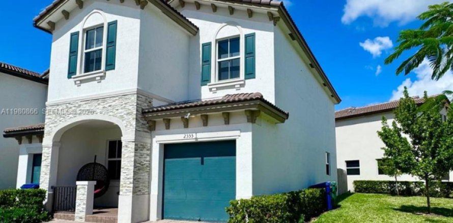 Townhouse in Miami, Florida 3 bedrooms, 157.47 sq.m. № 2044156