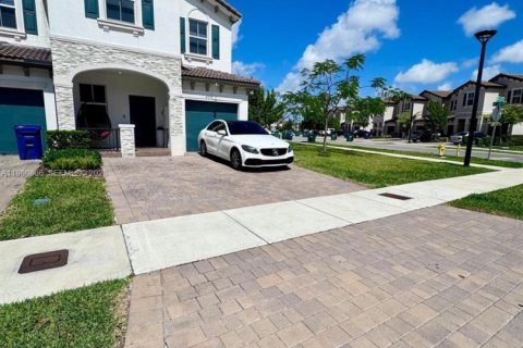 Townhouse in Miami, Florida 3 bedrooms, 157.47 sq.m. № 2044156 - photo 2