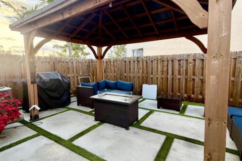 Townhouse in Miami, Florida 3 bedrooms, 157.47 sq.m. № 2044156 - photo 17