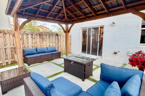 Townhouse in Miami, Florida 3 bedrooms, 157.47 sq.m. № 2044156 - photo 18