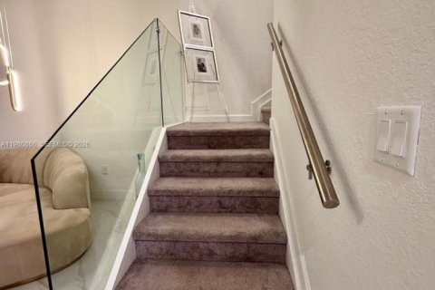 Townhouse in Miami, Florida 3 bedrooms, 157.47 sq.m. № 2044156 - photo 10