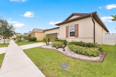 House in Haines City, Florida 3 bedrooms, 139.35 sq.m. № 2388082 - photo 2