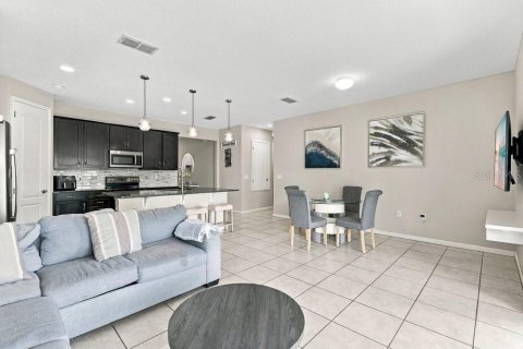 House in Haines City, Florida 3 bedrooms, 139.35 sq.m. № 2388082 - photo 8