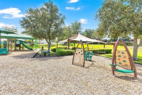 House in Haines City, Florida 3 bedrooms, 139.35 sq.m. № 2388082 - photo 26