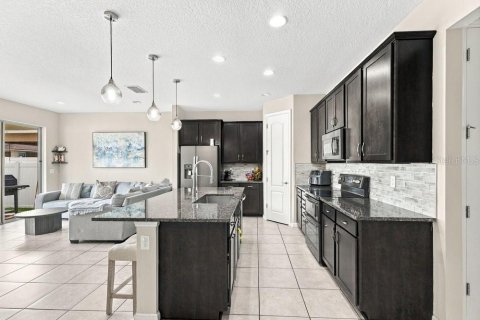 House in Haines City, Florida 3 bedrooms, 139.35 sq.m. № 2388082 - photo 5