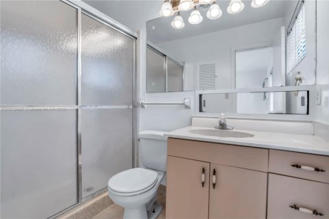 Villa ou maison à vendre à Miami, Floride: 3 chambres, 173.73 m2 № 1974292 - photo 10