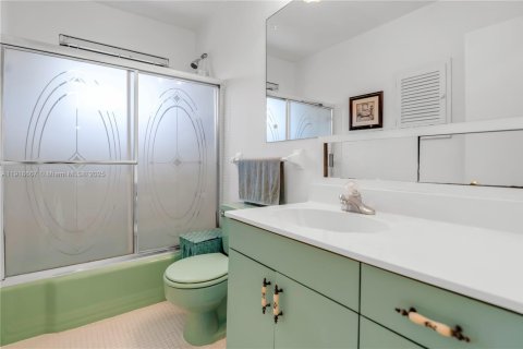 Villa ou maison à vendre à Miami, Floride: 3 chambres, 173.73 m2 № 1974292 - photo 13