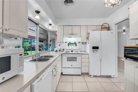 Villa ou maison à vendre à Miami, Floride: 3 chambres, 173.73 m2 № 1974292 - photo 6