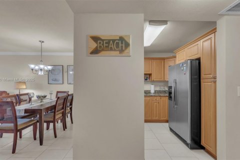 Condo in Hallandale Beach, Florida, 1 bedroom  № 1766585 - photo 6