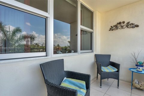 Condo in Hallandale Beach, Florida, 1 bedroom  № 1766585 - photo 27
