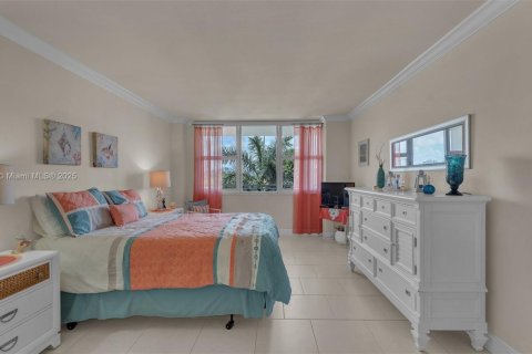Condo in Hallandale Beach, Florida, 1 bedroom  № 1766585 - photo 22