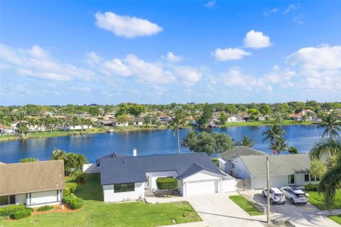 Villa ou maison à vendre à Deerfield Beach, Floride: 3 chambres, 190.26 m2 № 2185910 - photo 4