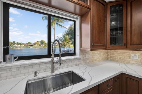 Villa ou maison à vendre à Deerfield Beach, Floride: 3 chambres, 190.26 m2 № 2185910 - photo 8