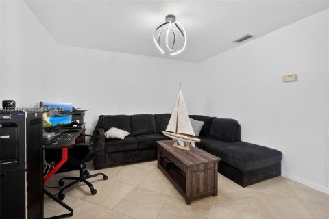 Villa ou maison à vendre à Deerfield Beach, Floride: 3 chambres, 190.26 m2 № 2185910 - photo 19