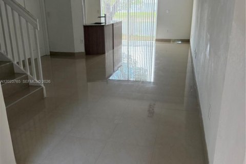 Снять в аренду кондоминиум в Дорал, Флорида 3 спальни, 135.82м2, № 2077916 - фото 6