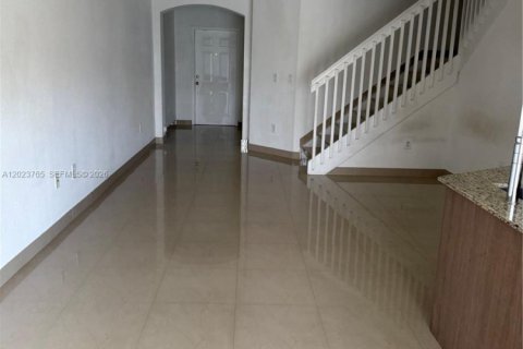 Снять в аренду кондоминиум в Дорал, Флорида 3 спальни, 135.82м2, № 2077916 - фото 8